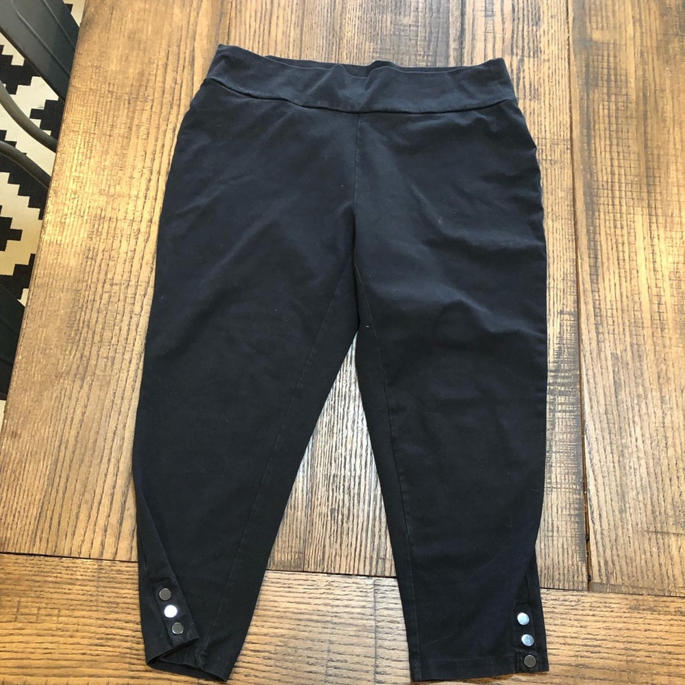 Pull on black ankle pants
